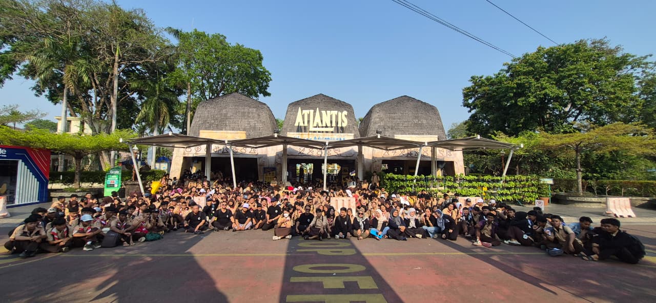 Kegiatan Renang SMK Remaja Pluit di Atlantis Ancol